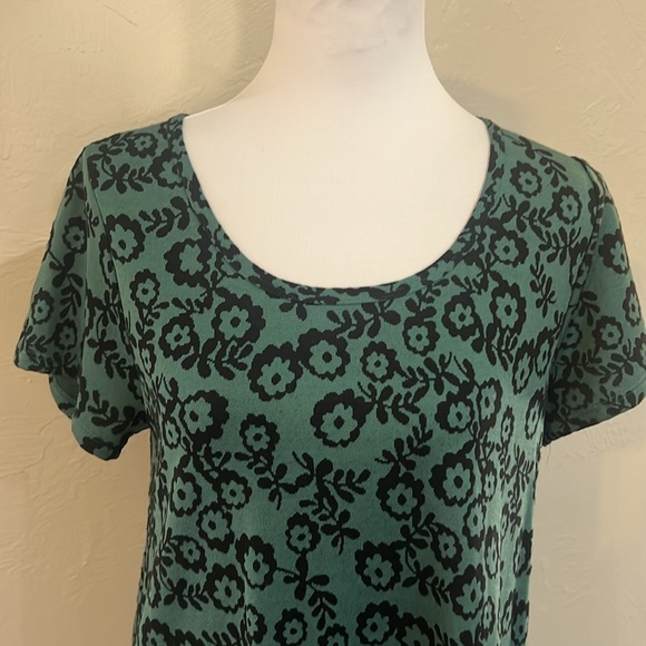 LULAROE BLOUSE ………0010 - Picture 3 of 9